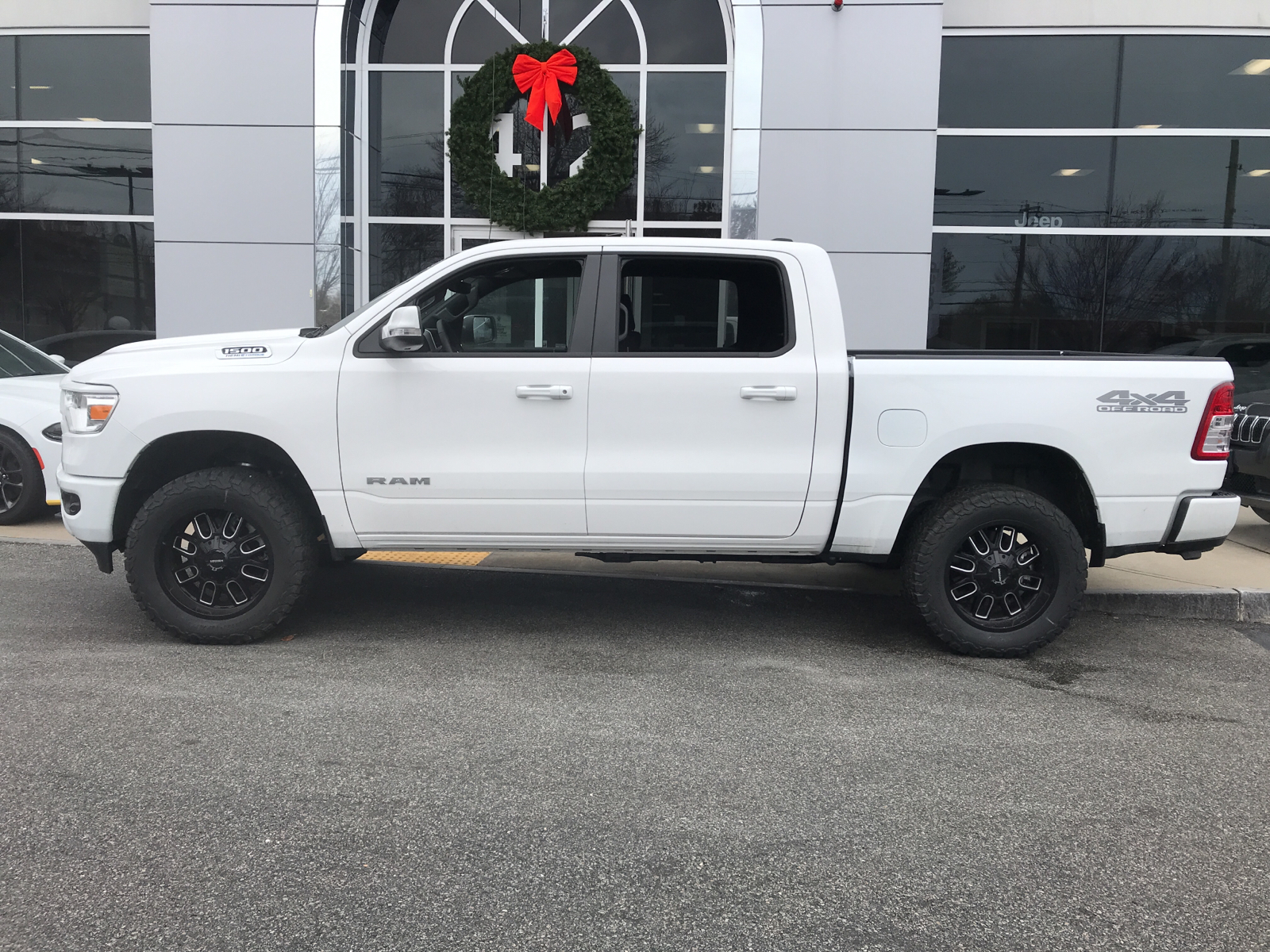 2022 Ram 1500 Big Horn 4x4 Crew Cab 57 Box 2