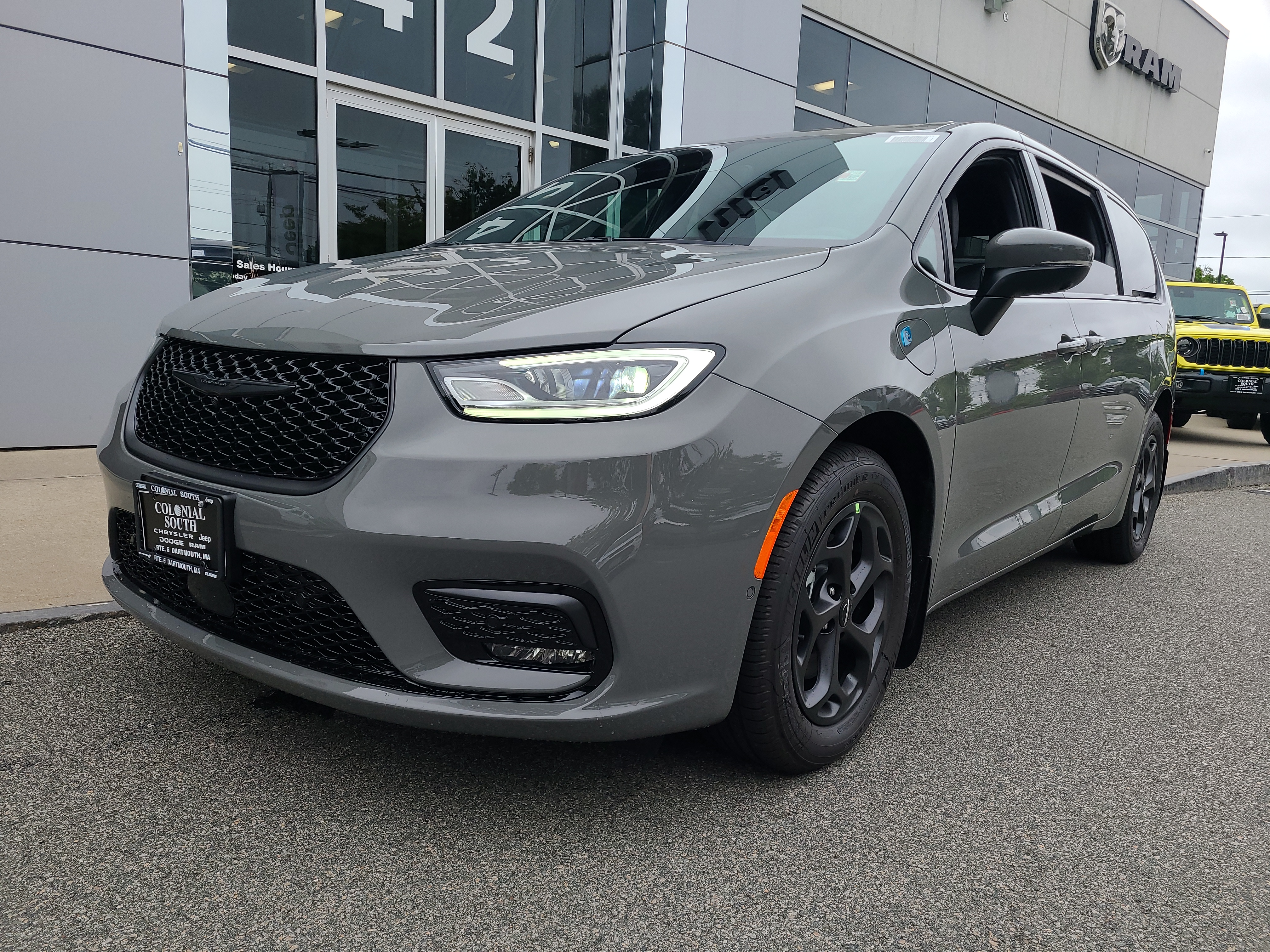 2023 Chrysler Pacifica Hybrid Touring L 1