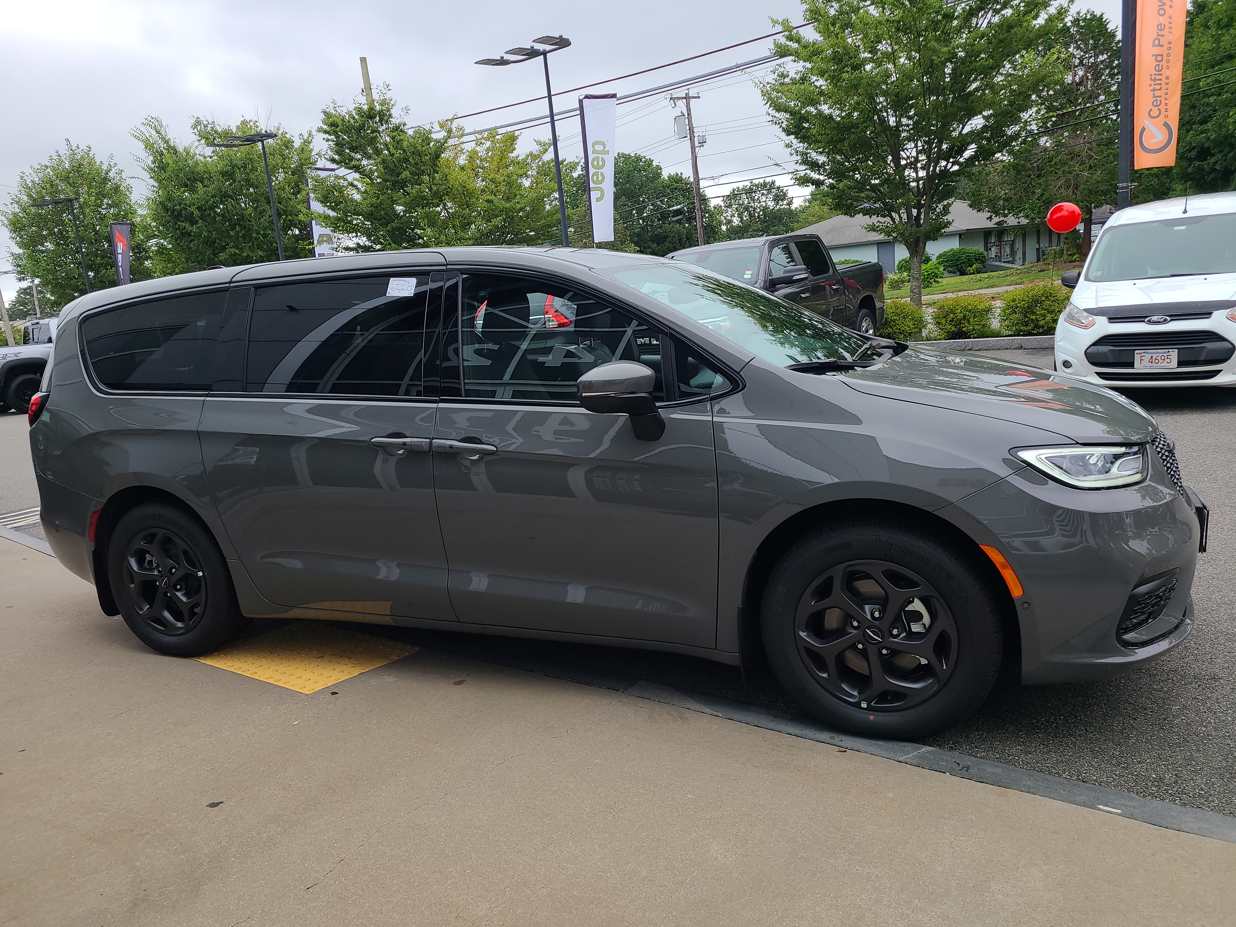 2023 Chrysler Pacifica Hybrid Touring L 5