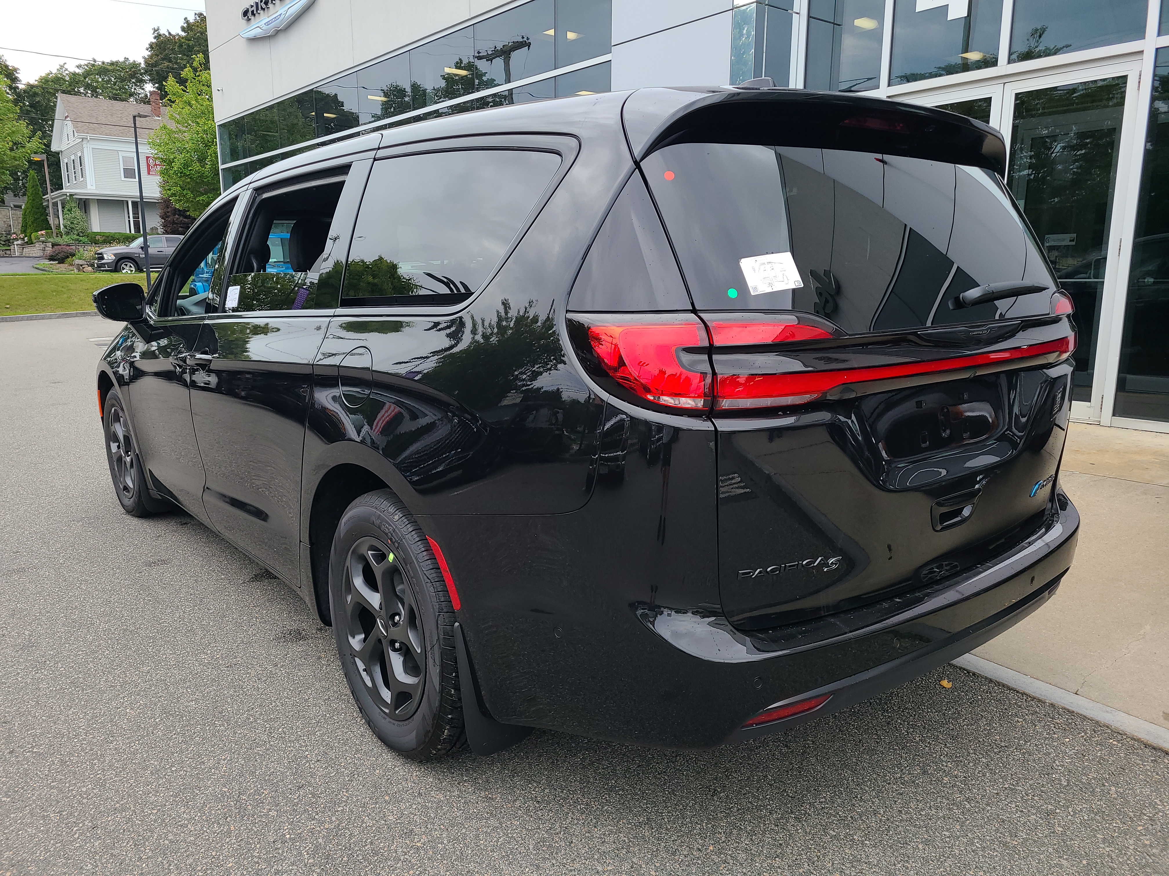 2023 Chrysler Pacifica Hybrid Limited 3