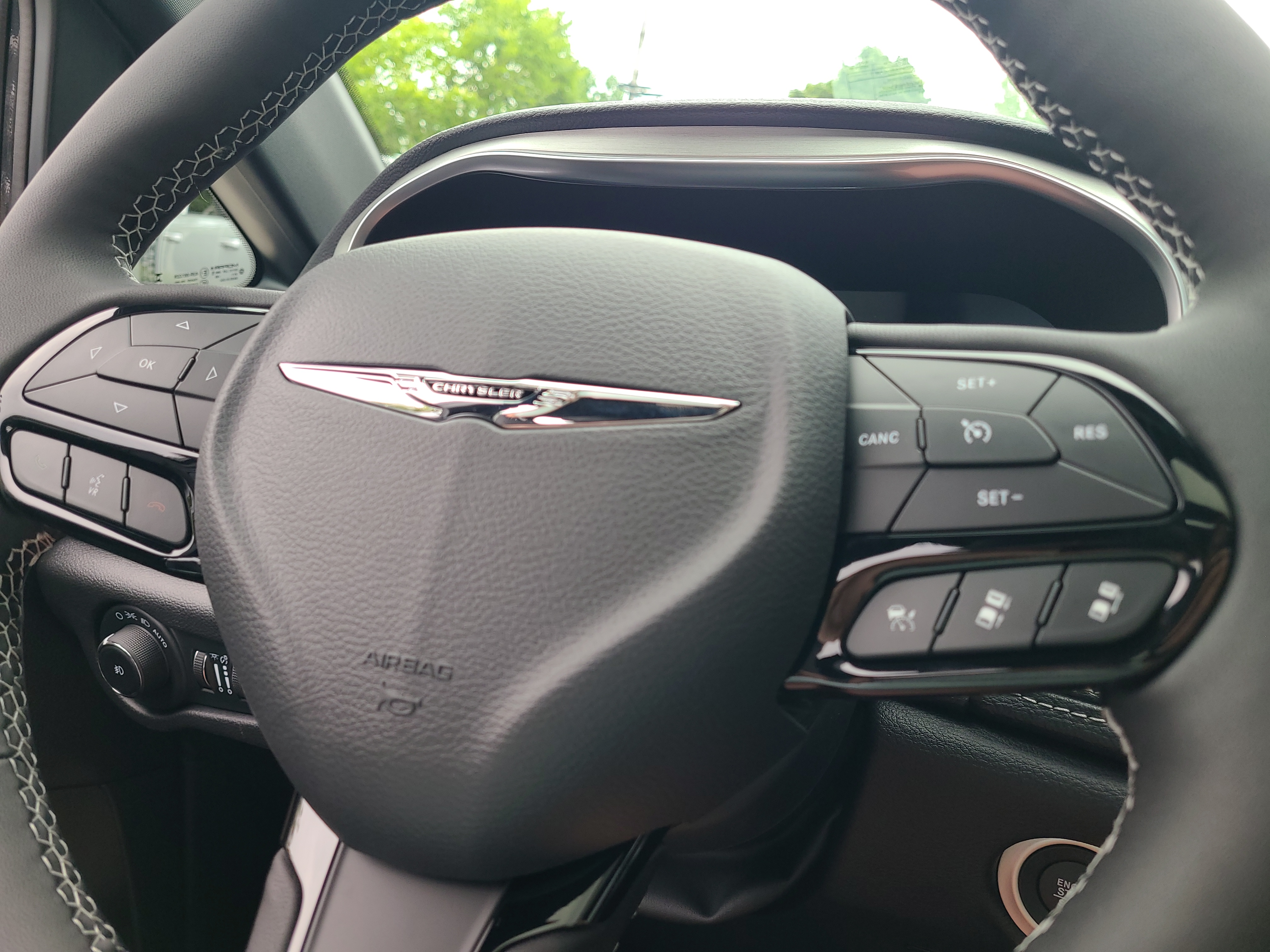 2023 Chrysler Pacifica Hybrid Limited 25
