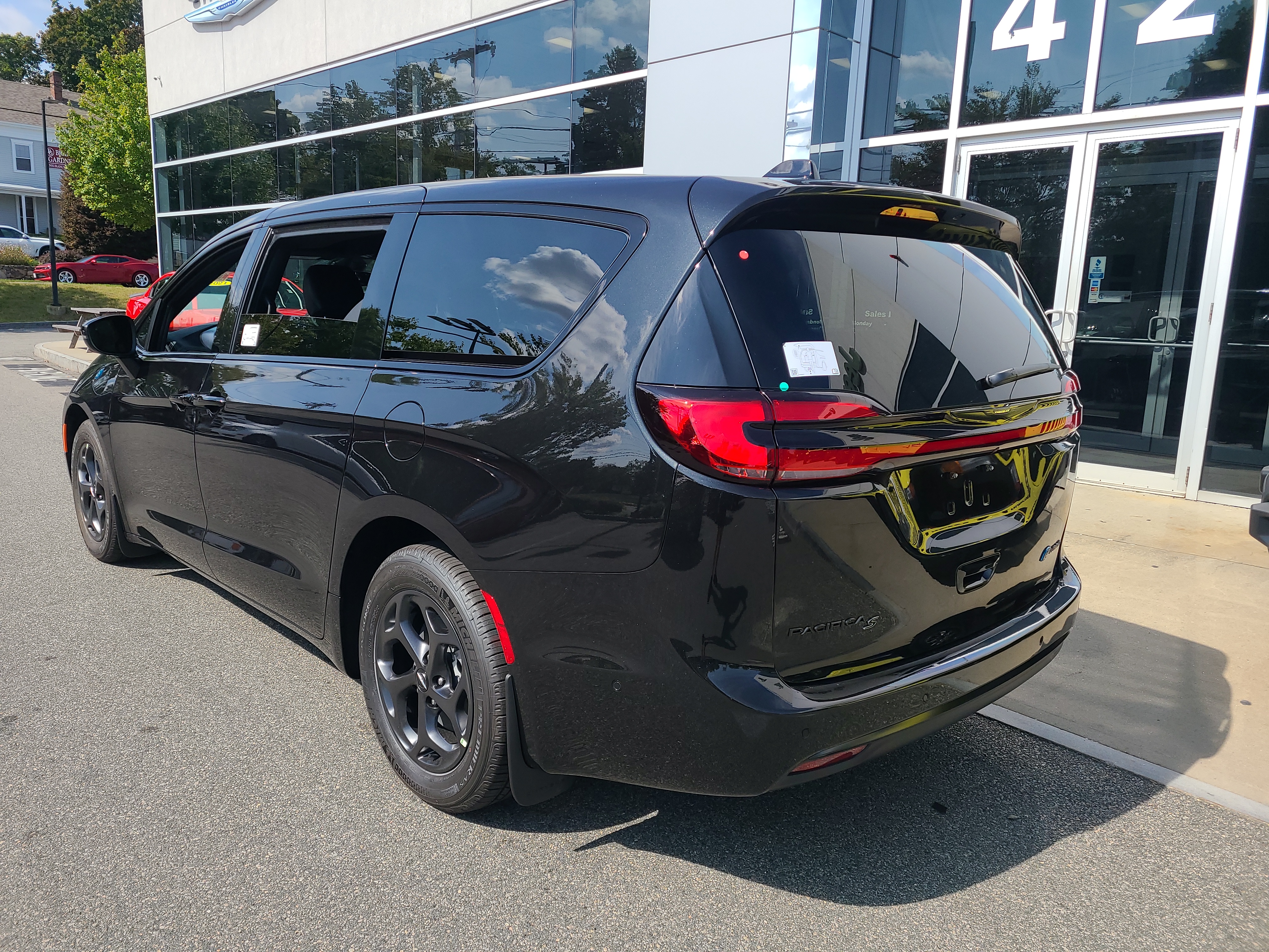 2023 Chrysler Pacifica Hybrid Touring L 3