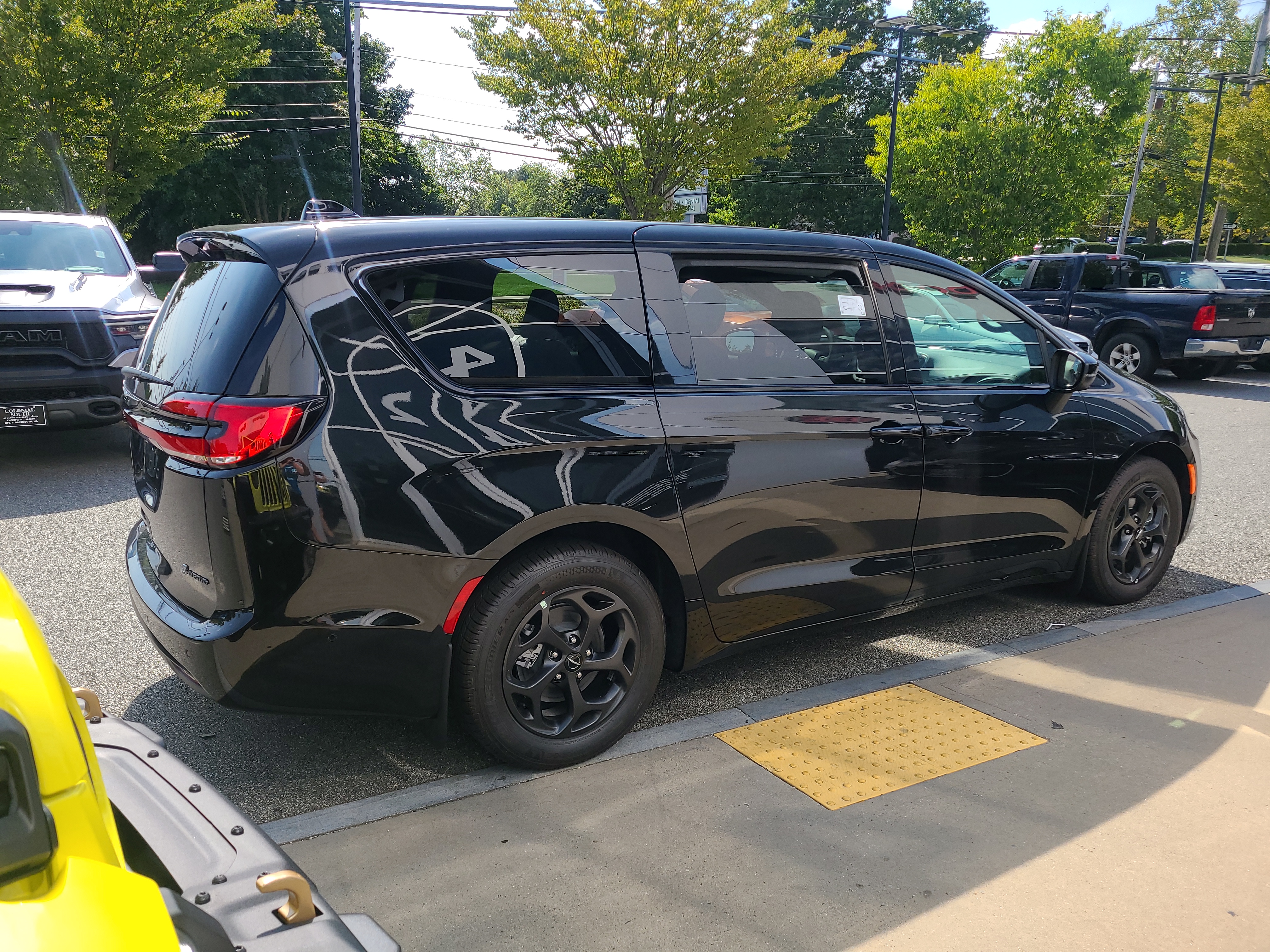 2023 Chrysler Pacifica Hybrid Touring L 5