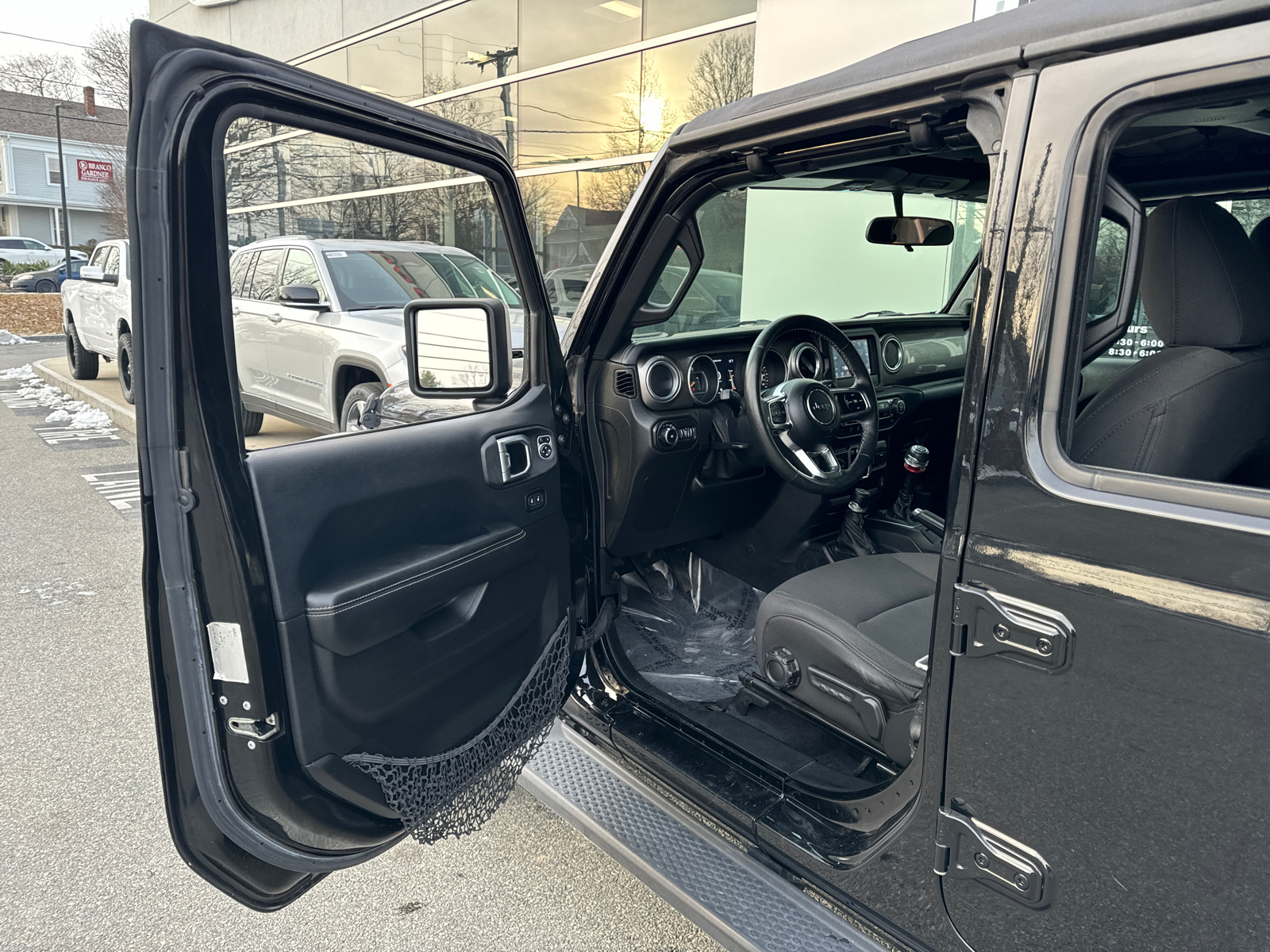 2018 Jeep Wrangler Unlimited Sahara 14