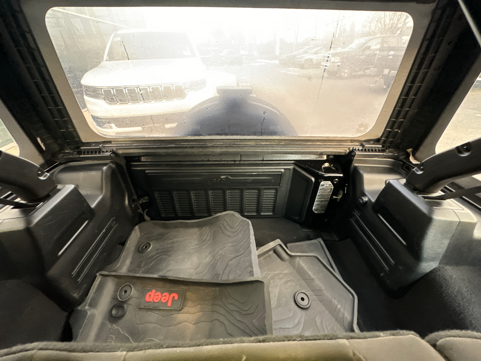 2018 Jeep Wrangler Unlimited Sahara 34