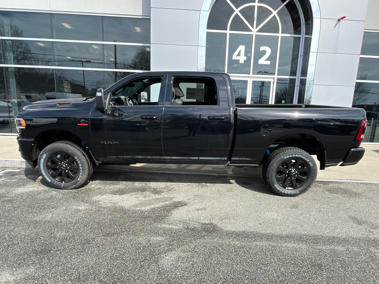 2024 Ram 2500 Big Horn 4x4 Crew Cab 64 Box 2