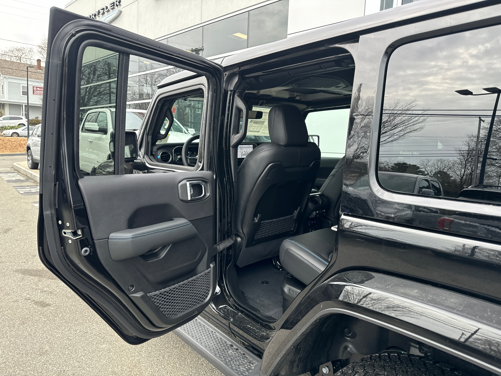 2024 Jeep Wrangler 4xe High Altitude 35