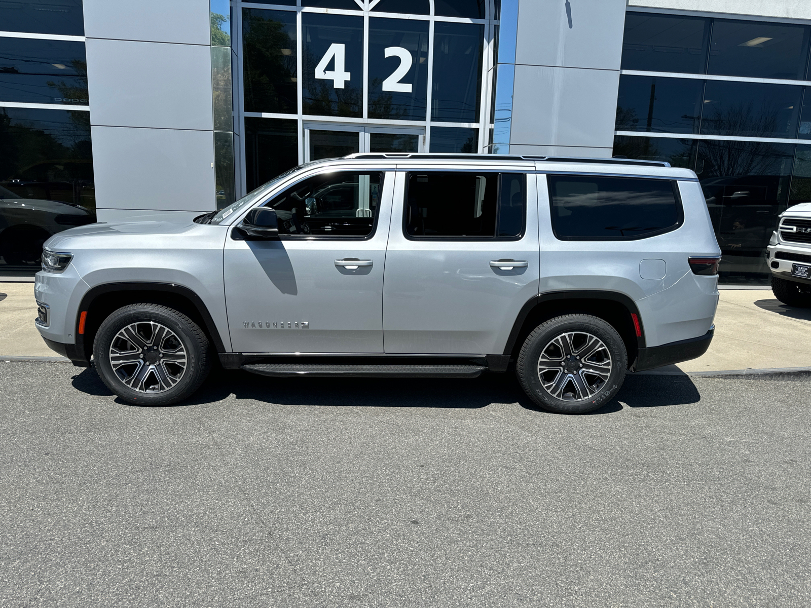 2024 Jeep Wagoneer  3