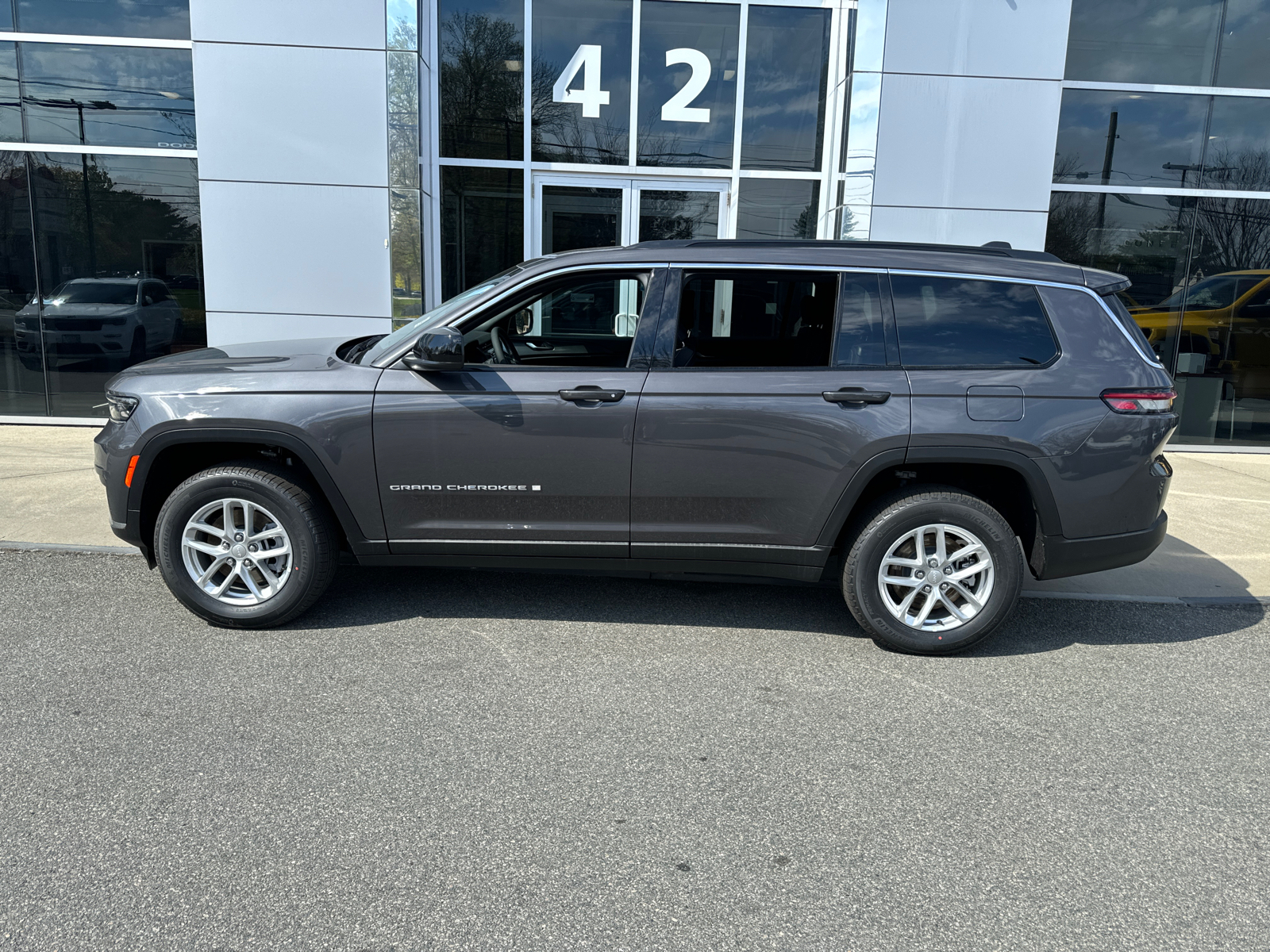 2024 Jeep Grand Cherokee L Laredo 3