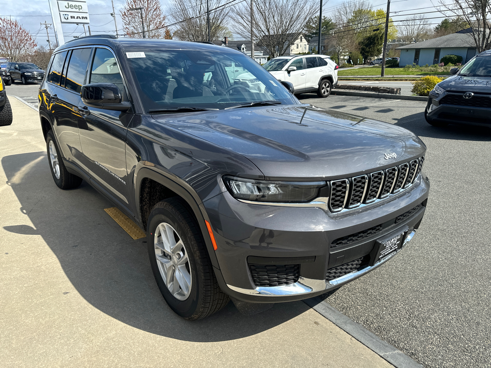 2024 Jeep Grand Cherokee L Laredo 8