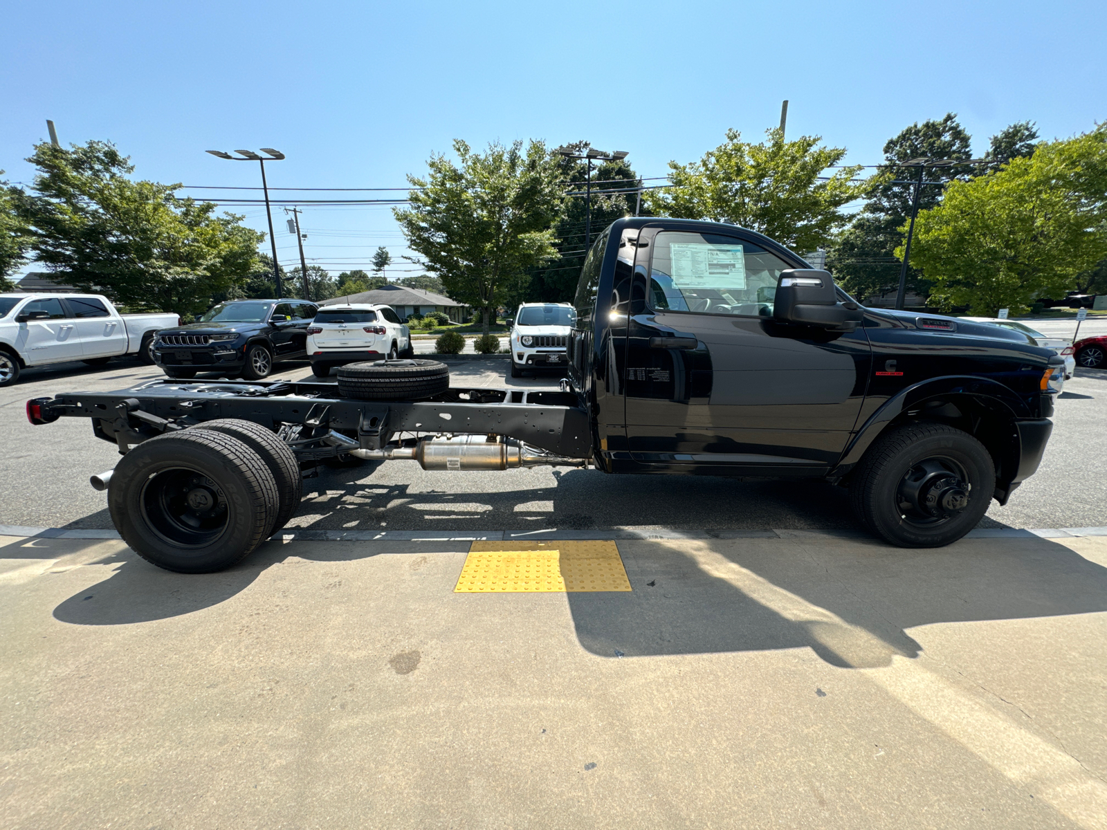 2024 Ram 3500 Chassis Cab Tradesman 4WD Reg Cab 84 CA 167.5 WB 7