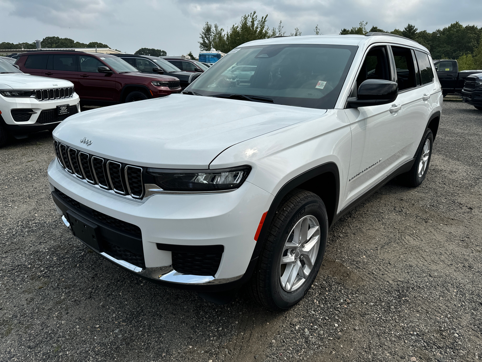 2024 Jeep Grand Cherokee L Laredo 2