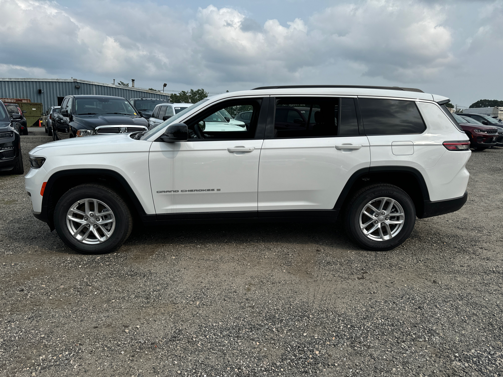 2024 Jeep Grand Cherokee L Laredo 3