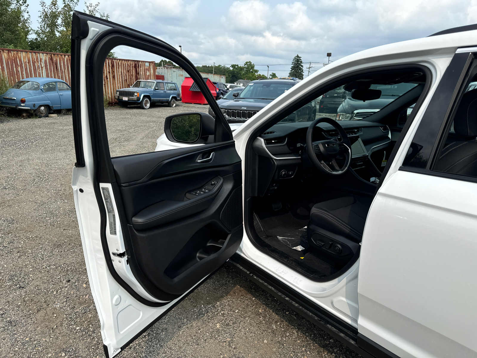 2024 Jeep Grand Cherokee L Laredo 11