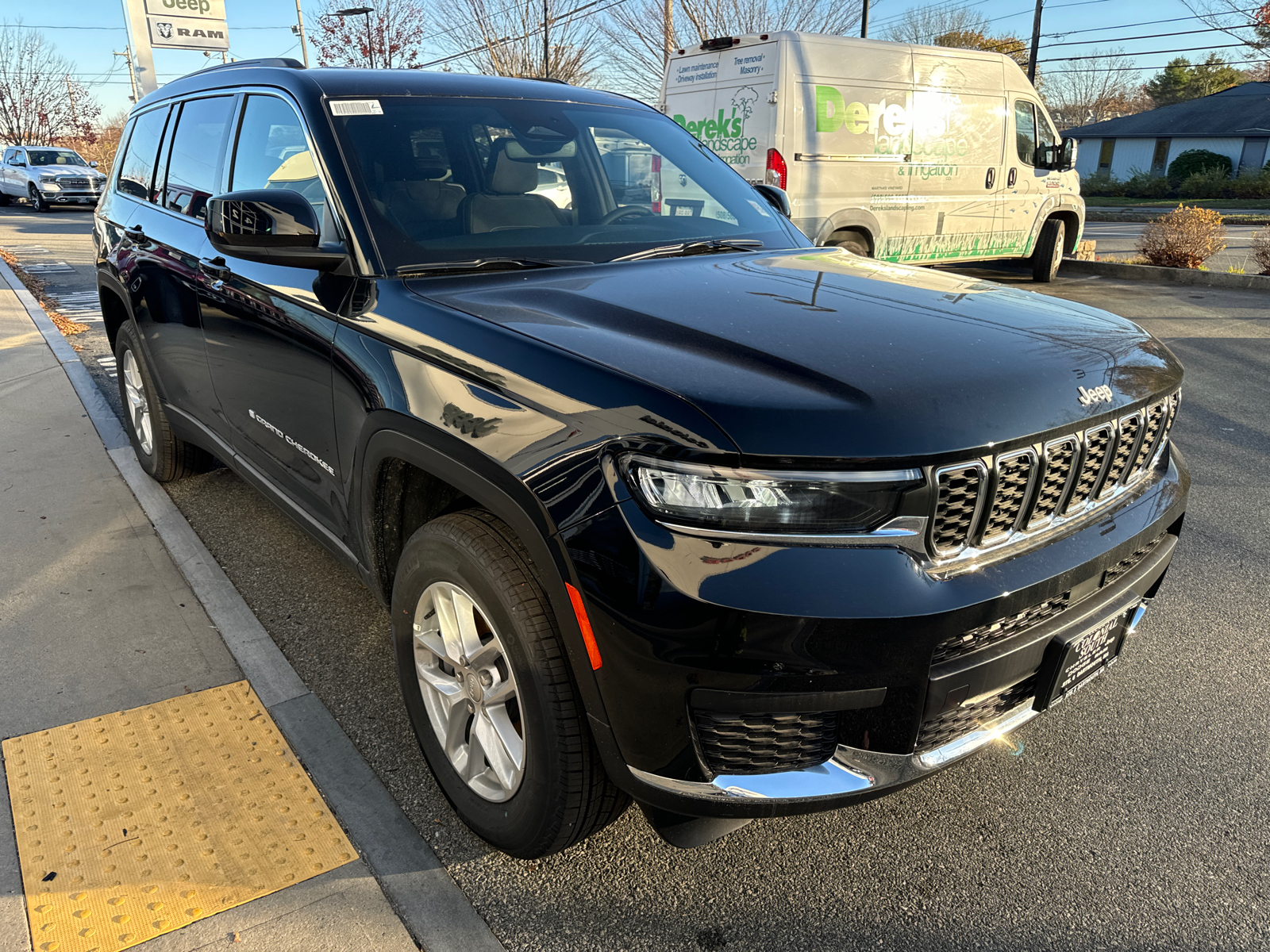 2024 Jeep Grand Cherokee L Laredo 8