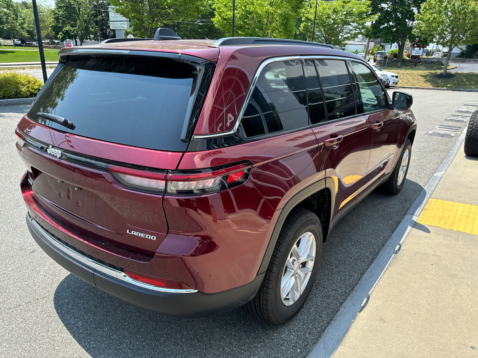 2024 Jeep Grand Cherokee Laredo X 6