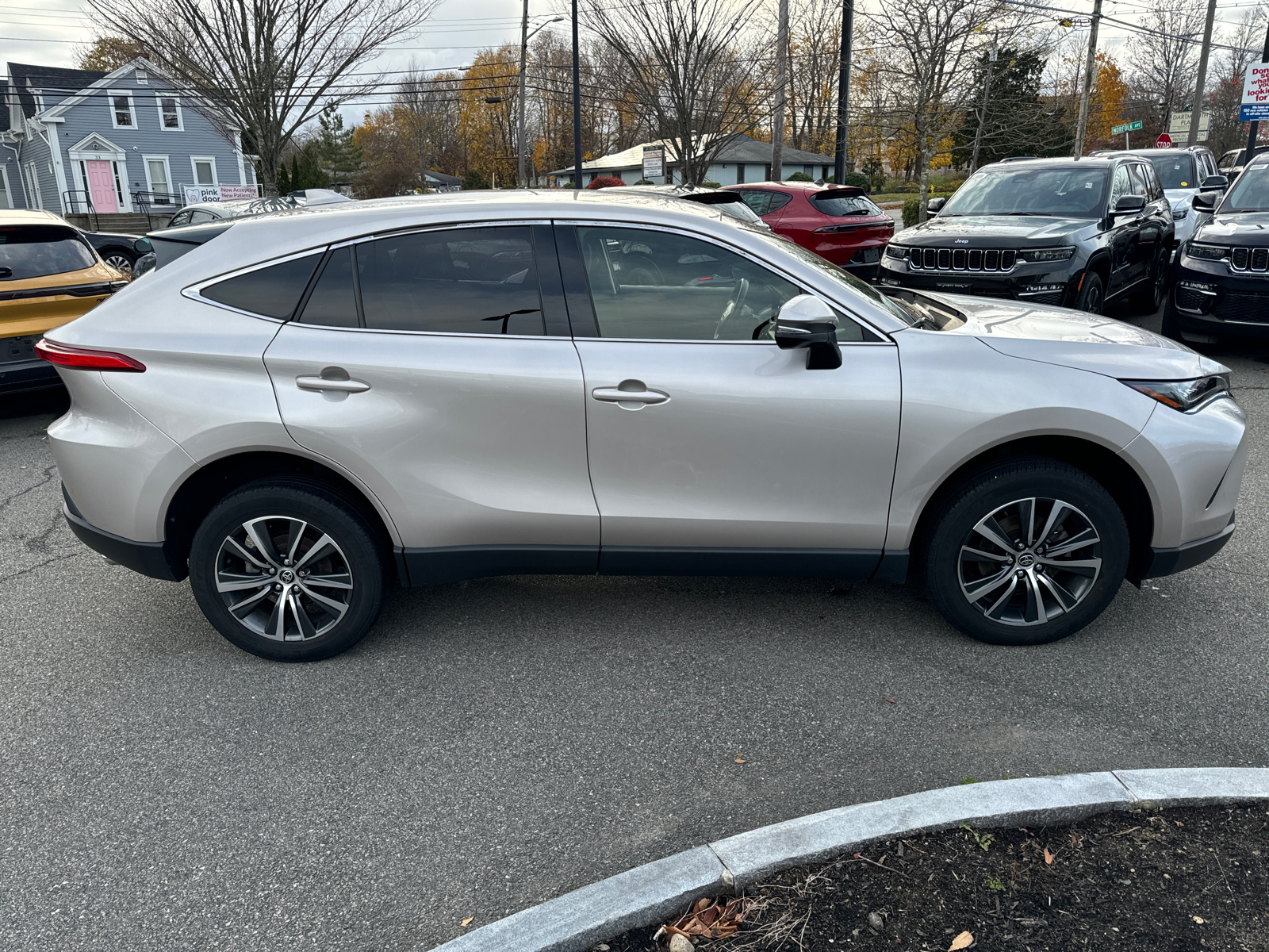 2022 Toyota Venza LE 7