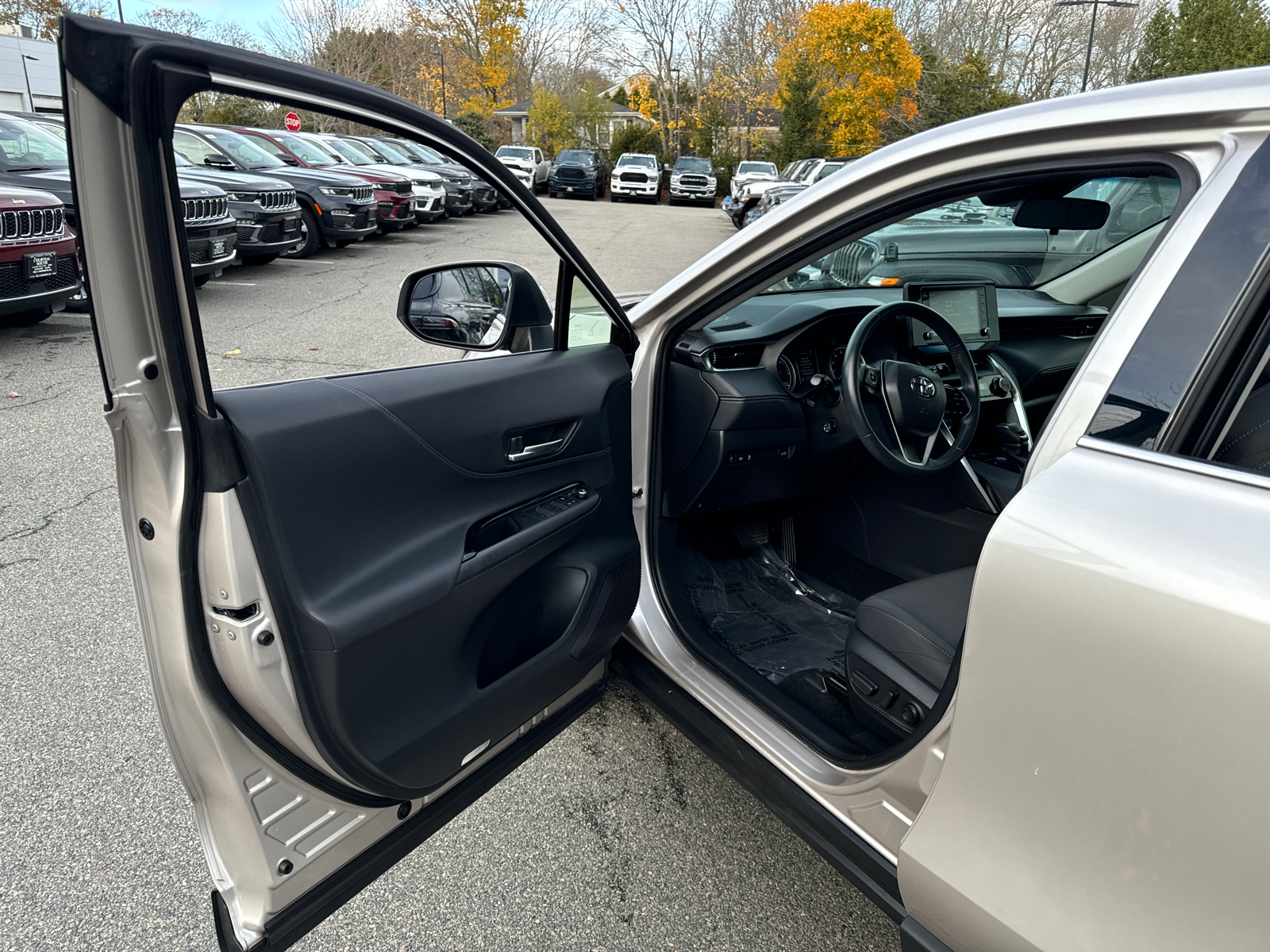 2022 Toyota Venza LE 11