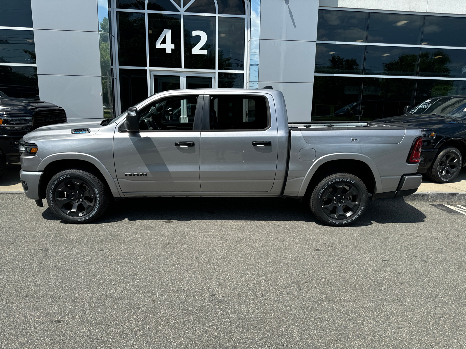 2025 Ram 1500 Big Horn 4x4 Crew Cab 57 Box 3