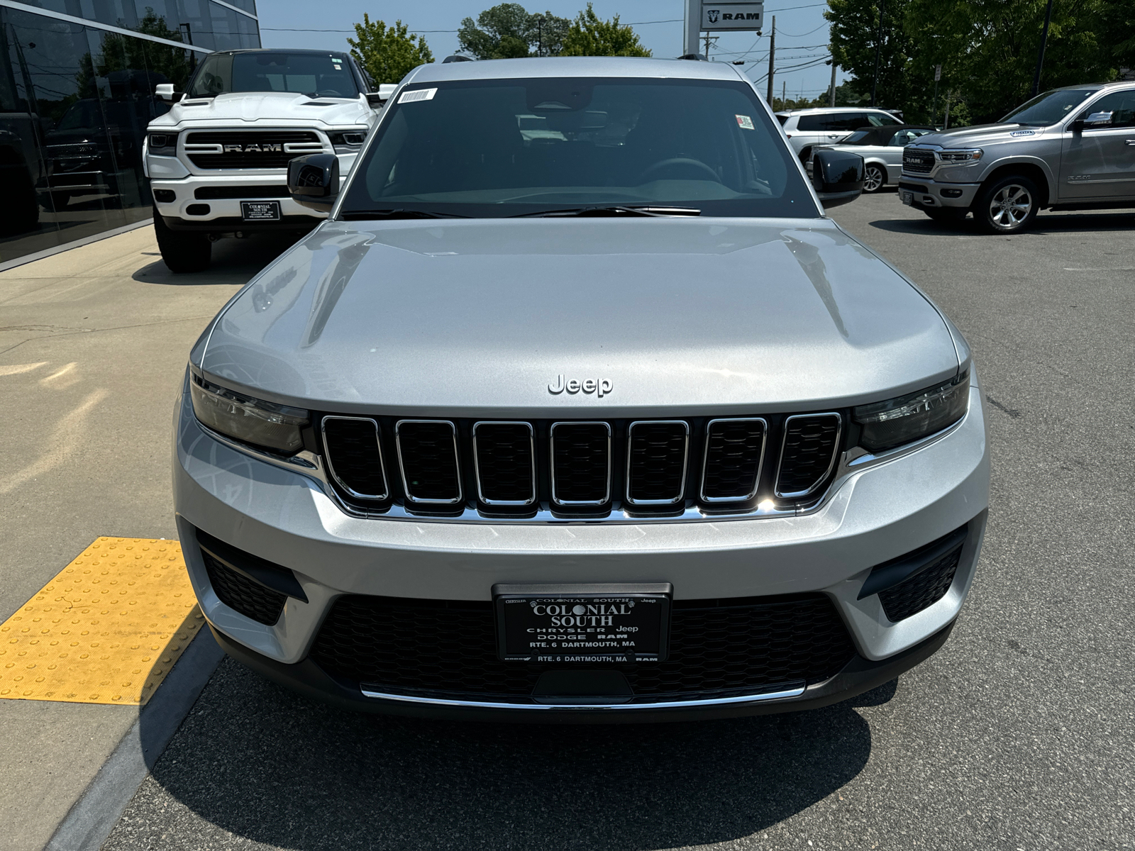 2024 Jeep Grand Cherokee Laredo X 9