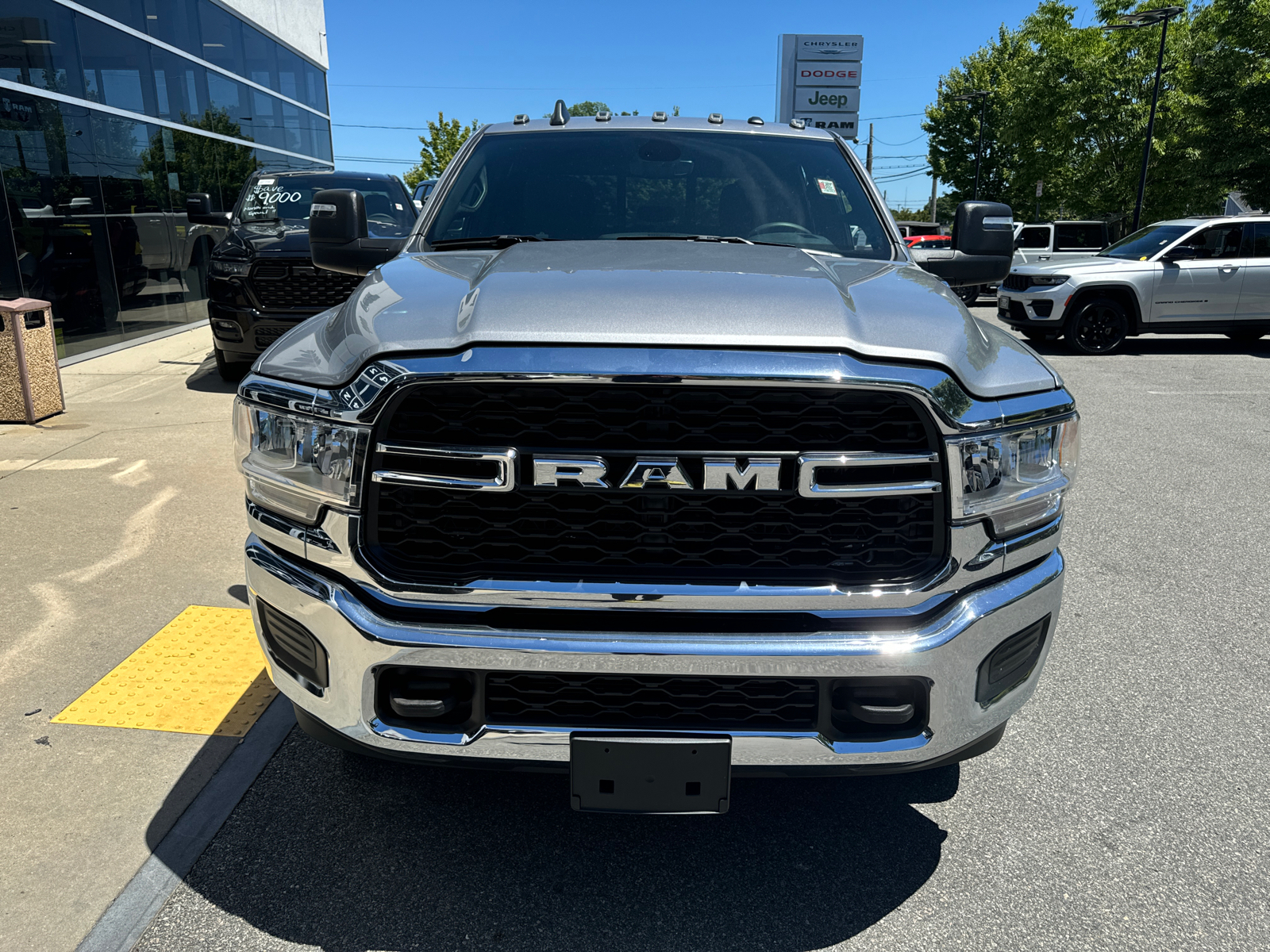 2023 Ram 3500 Tradesman 4x4 Crew Cab 64 Box 9