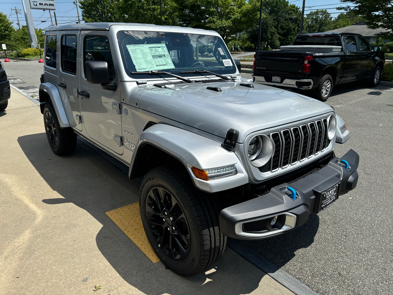 2024 Jeep Wrangler 4xe Sahara 8