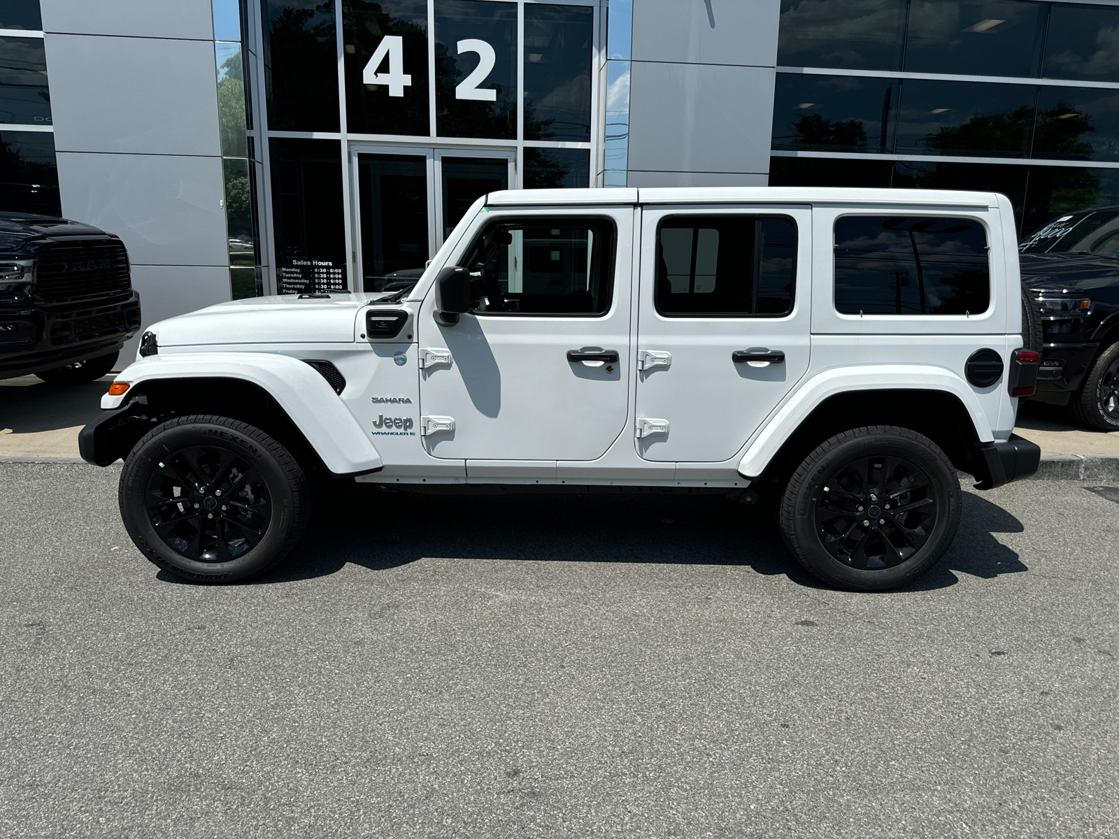 2024 Jeep Wrangler 4xe Sahara 3