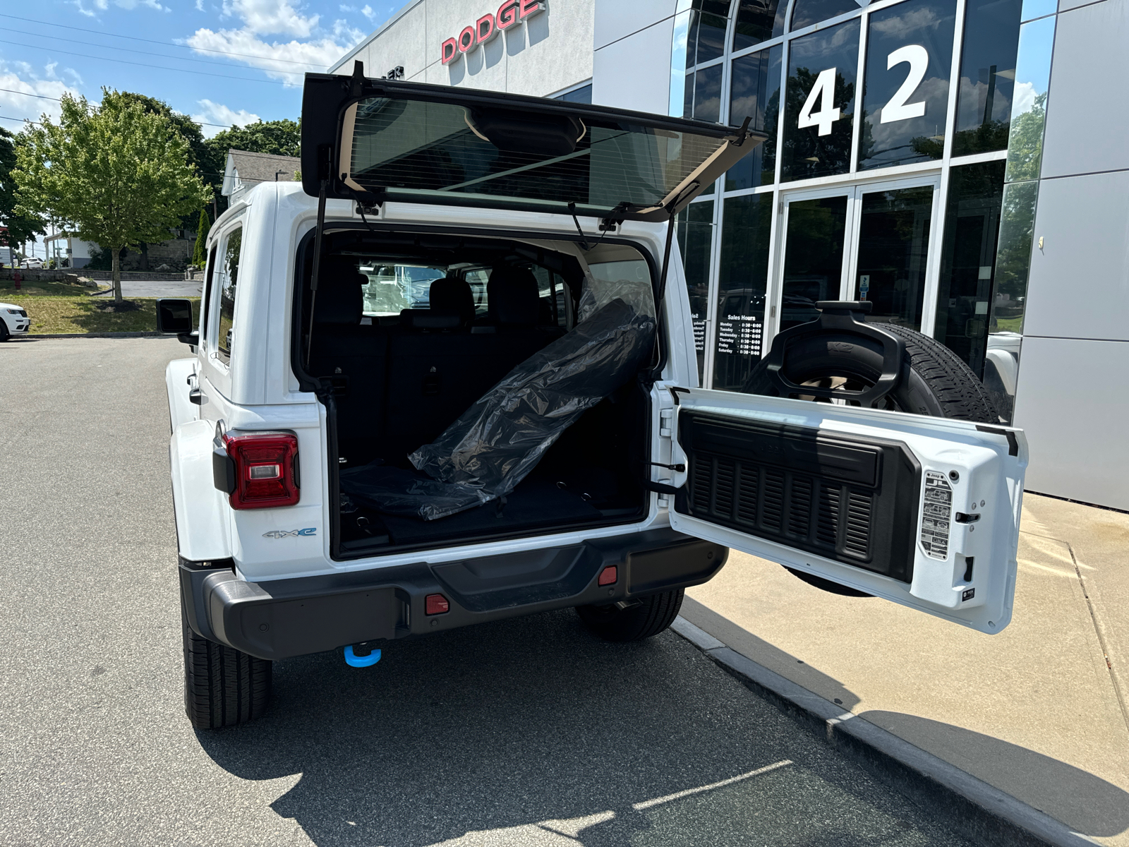 2024 Jeep Wrangler 4xe Sahara 36