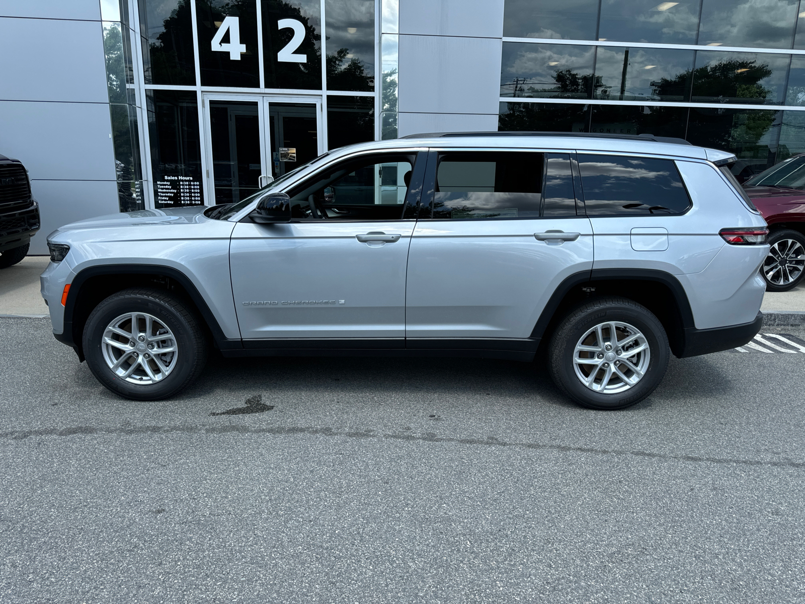 2024 Jeep Grand Cherokee L Laredo 3