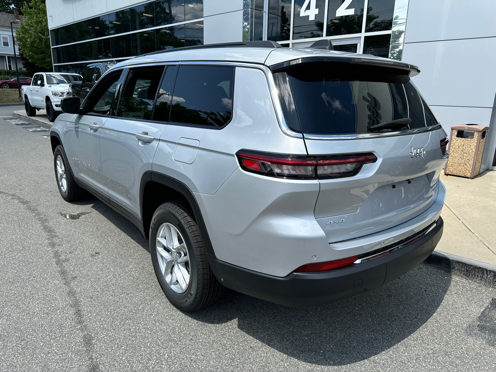 2024 Jeep Grand Cherokee L Laredo 4