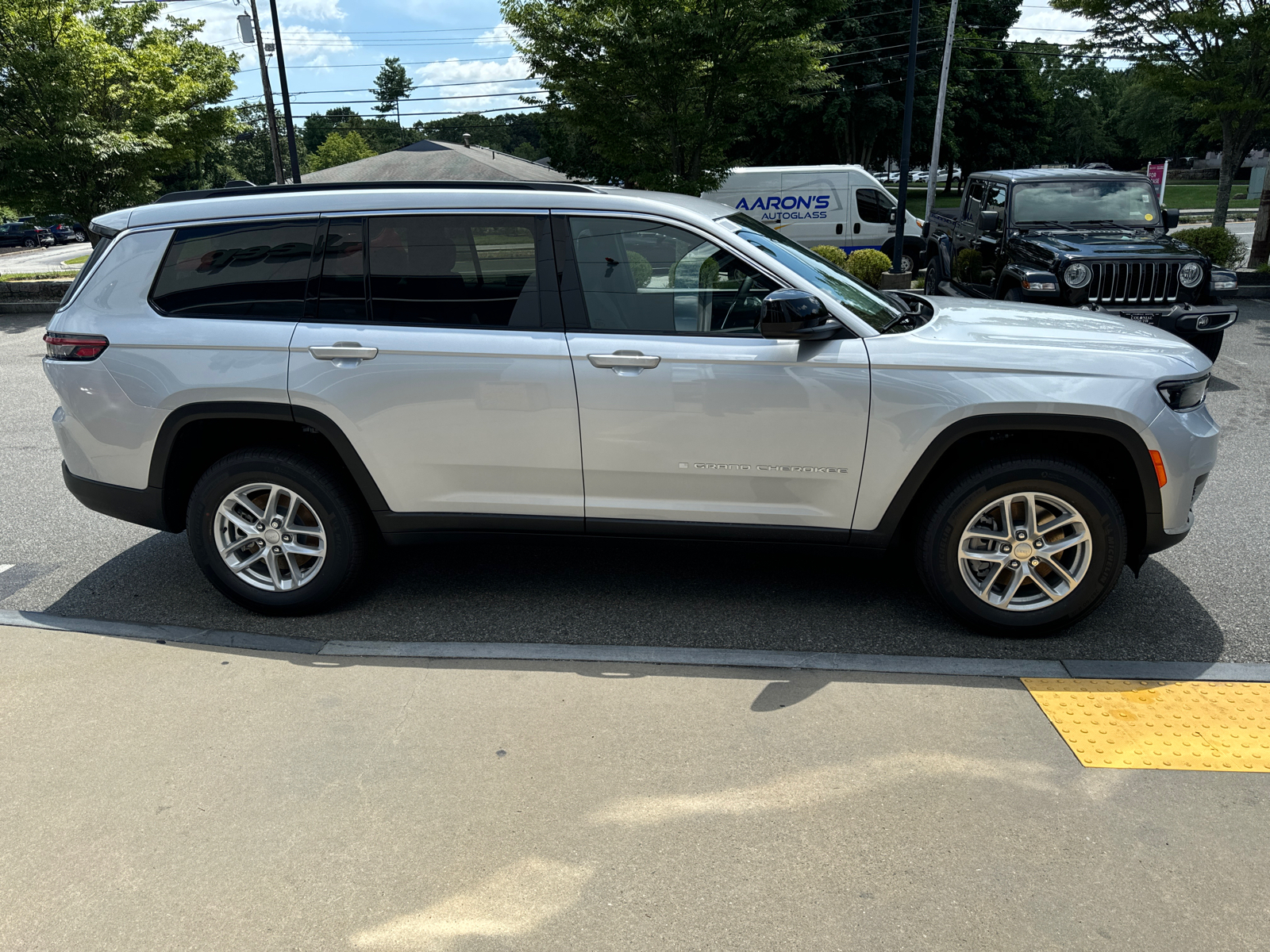 2024 Jeep Grand Cherokee L Laredo 7