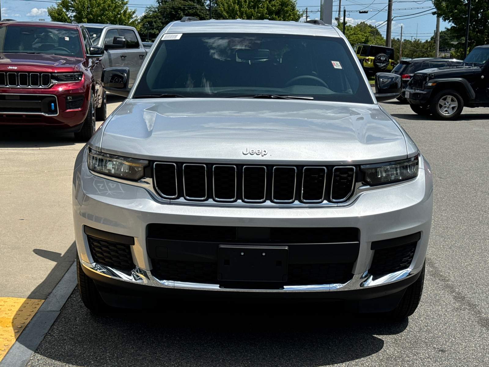 2024 Jeep Grand Cherokee L Laredo 38