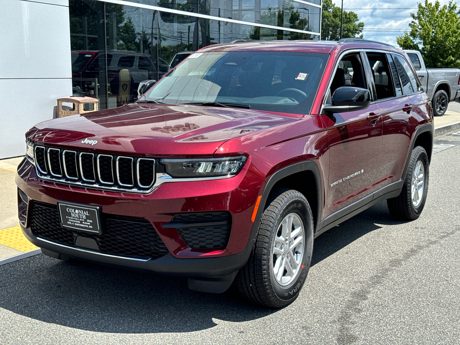 2024 Jeep Grand Cherokee Laredo 1