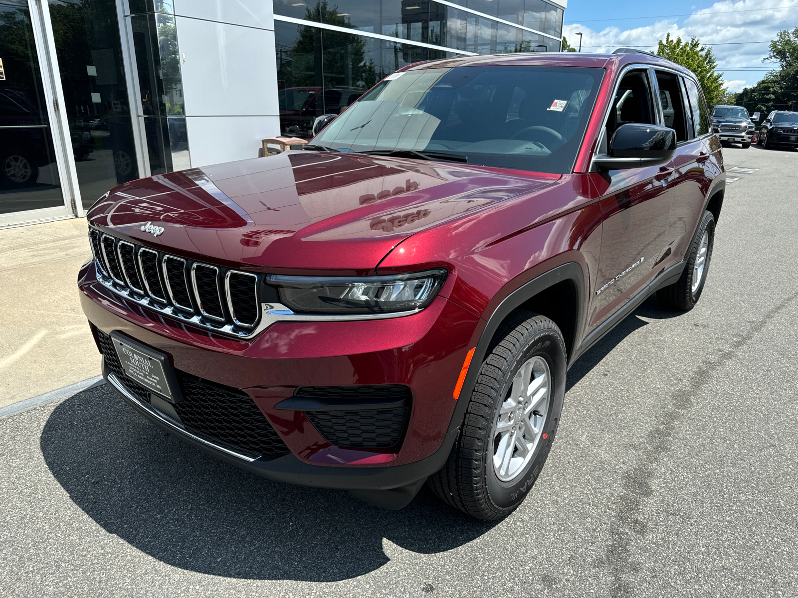 2024 Jeep Grand Cherokee Laredo 2