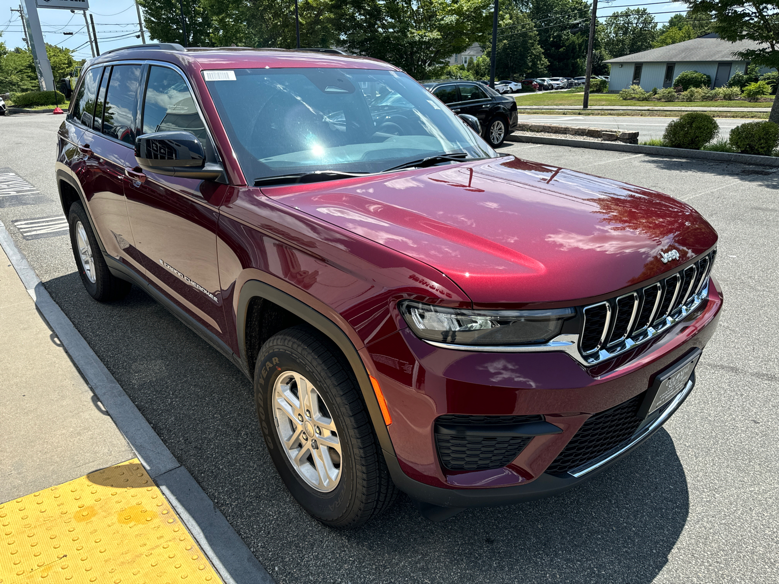 2024 Jeep Grand Cherokee Laredo 8