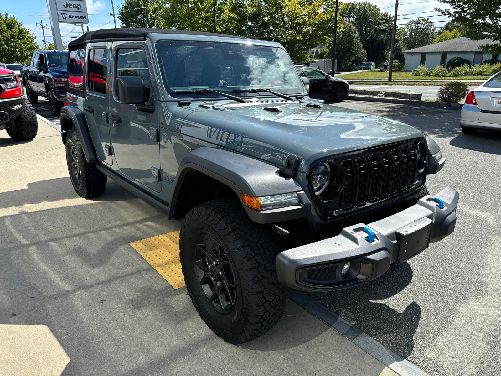 2024 Jeep Wrangler 4xe Willys 8