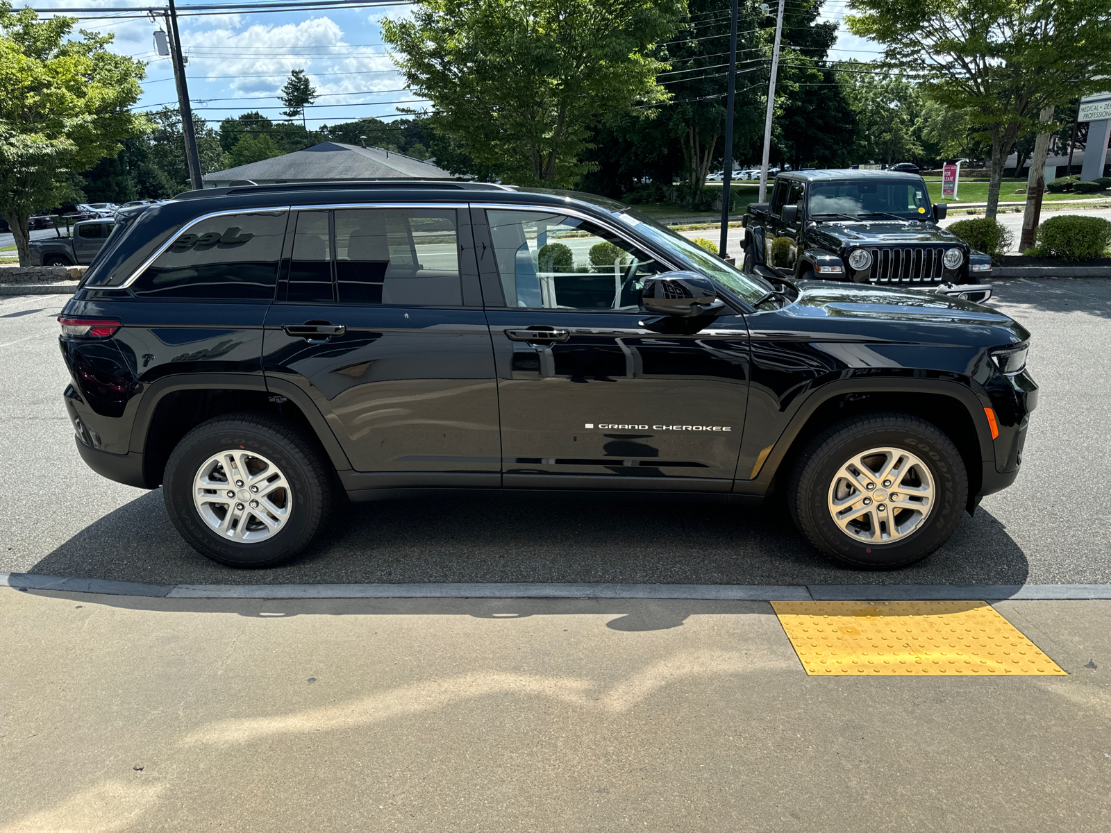 2024 Jeep Grand Cherokee Laredo 7