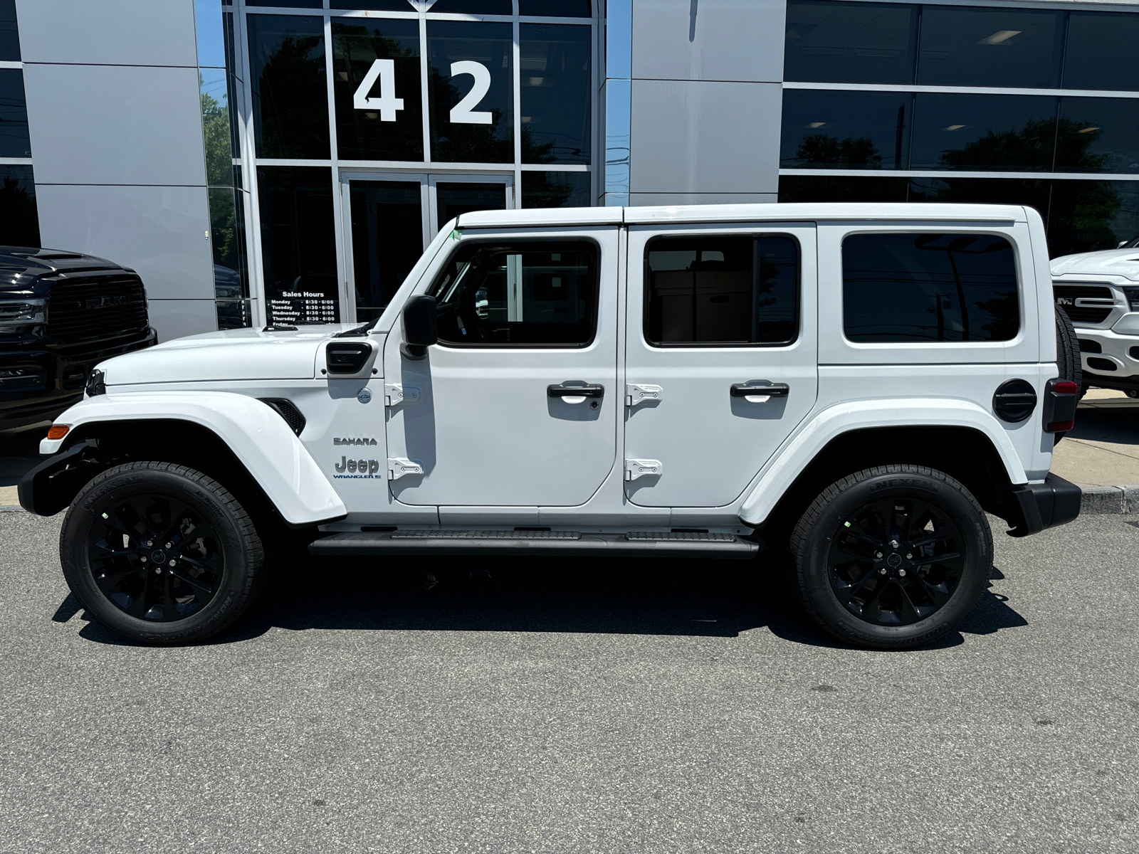 2024 Jeep Wrangler 4xe Sahara 3