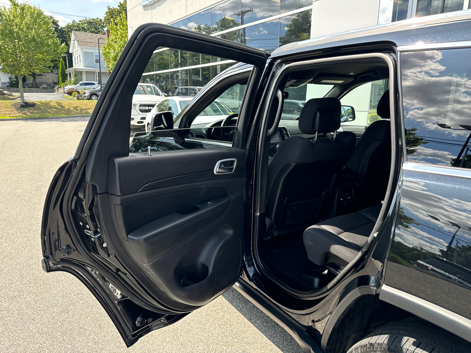 2021 Jeep Grand Cherokee Laredo E 29