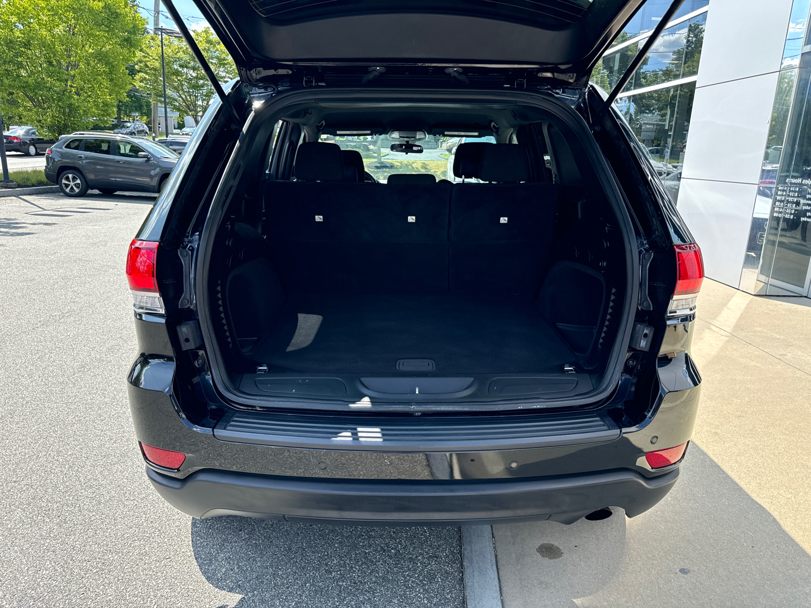 2021 Jeep Grand Cherokee Laredo E 36