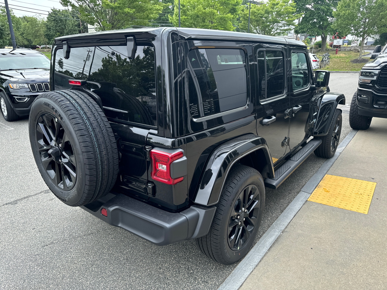 2024 Jeep Wrangler 4xe Sahara 6