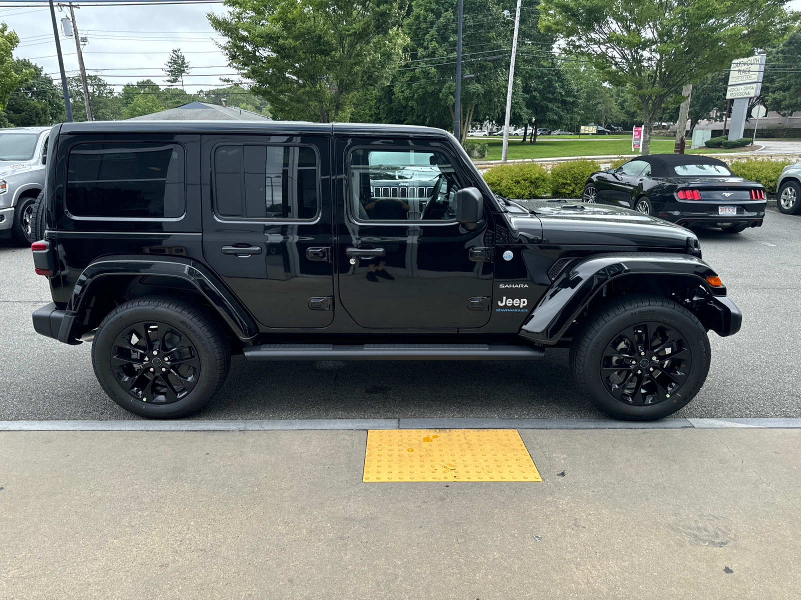 2024 Jeep Wrangler 4xe Sahara 7