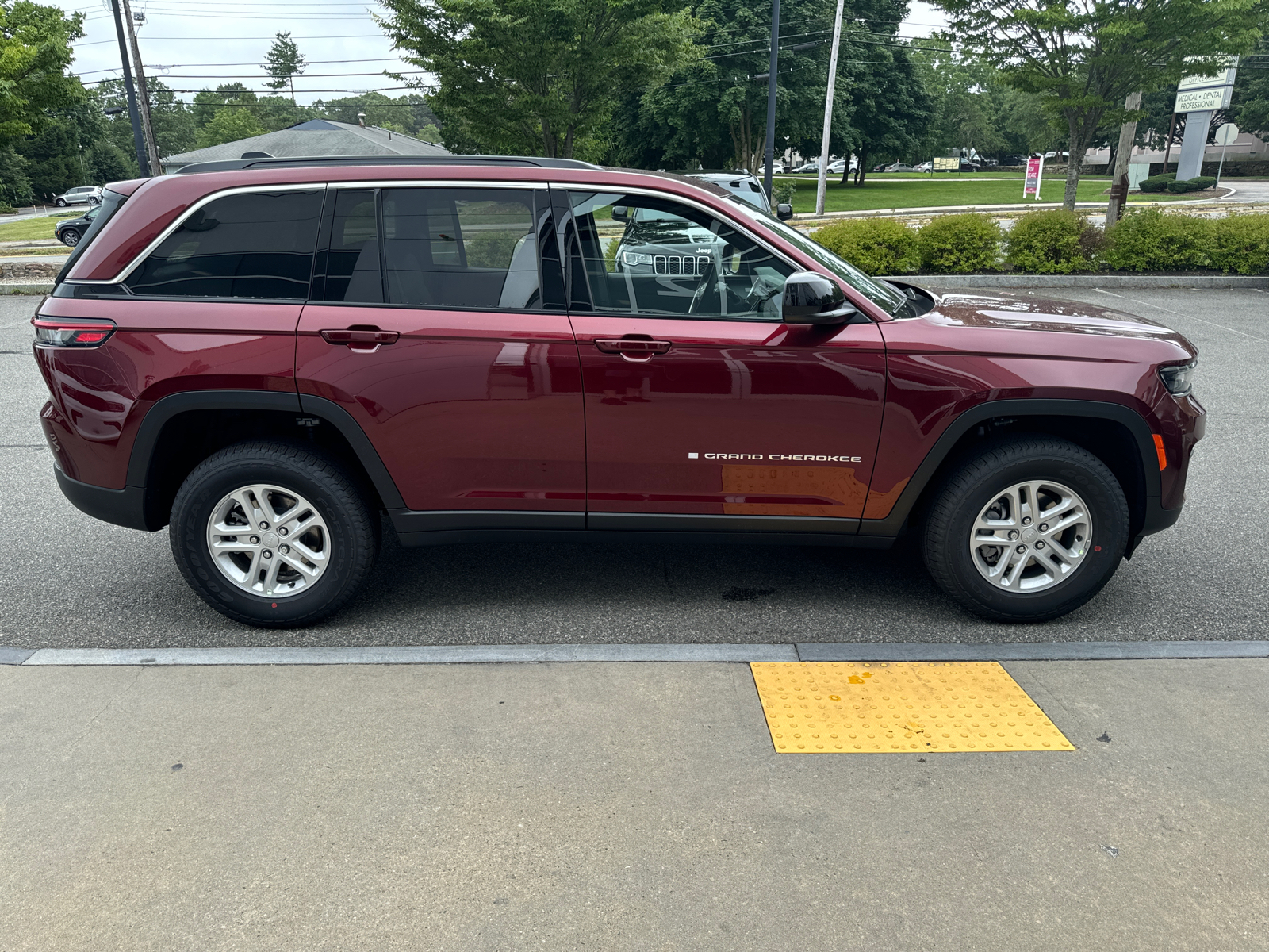 2024 Jeep Grand Cherokee Laredo 7