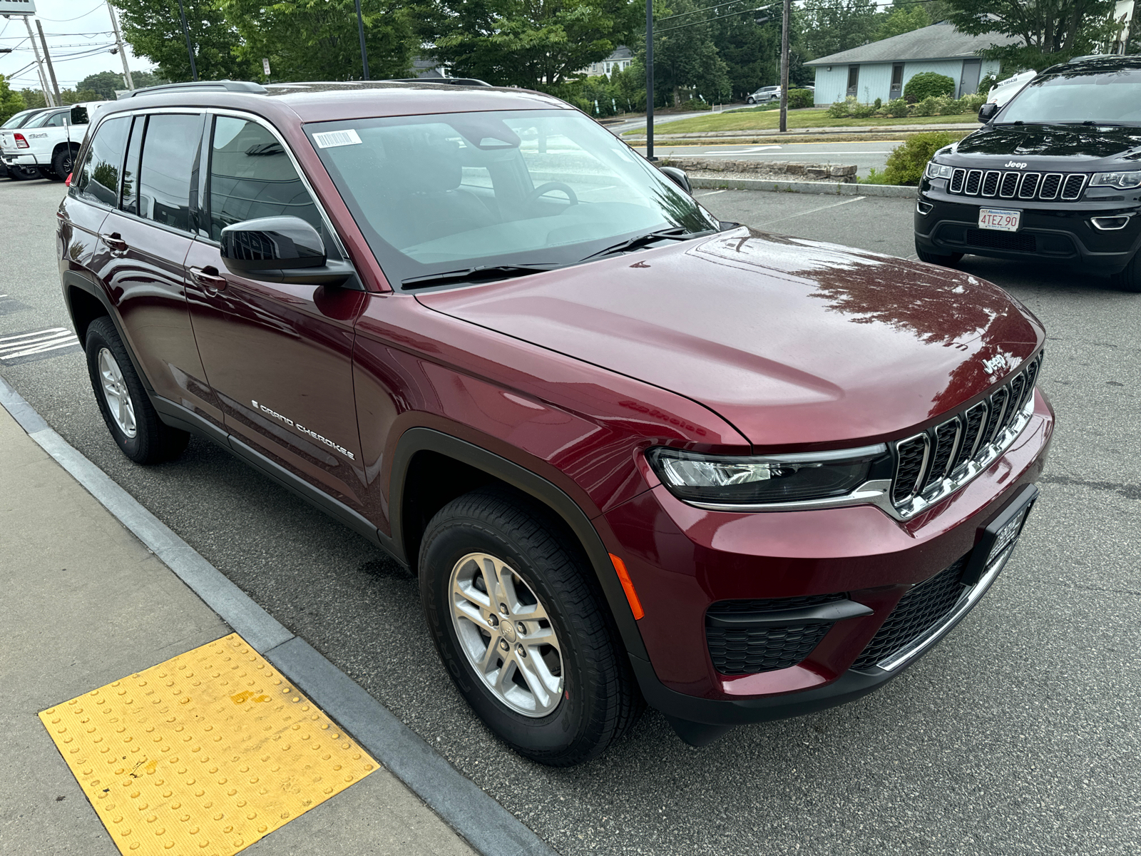 2024 Jeep Grand Cherokee Laredo 8