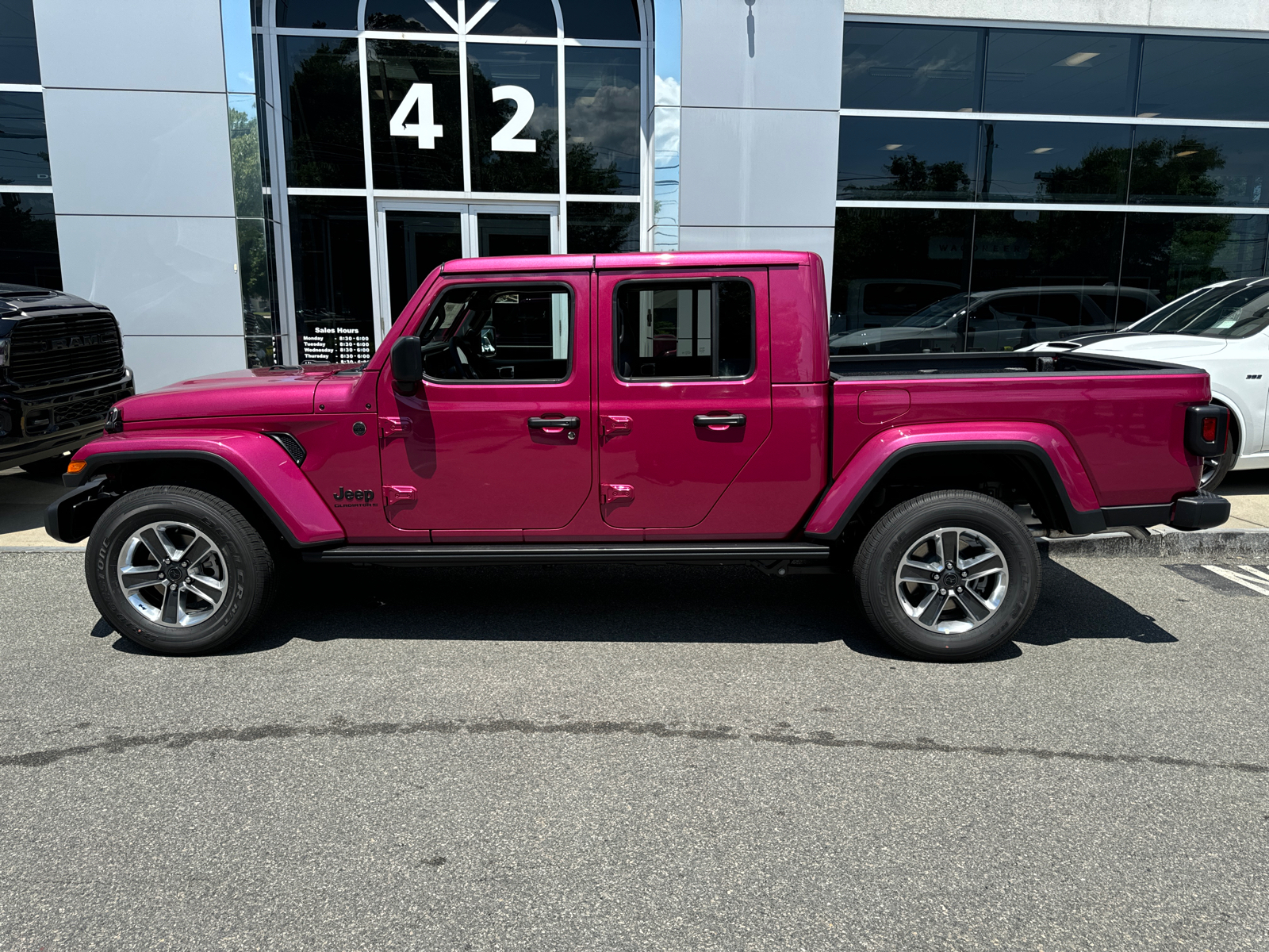 2024 Jeep Gladiator Sport S 4x4 3