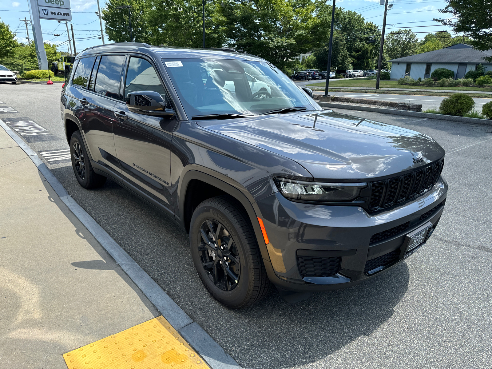 2024 Jeep Grand Cherokee L Altitude X 8