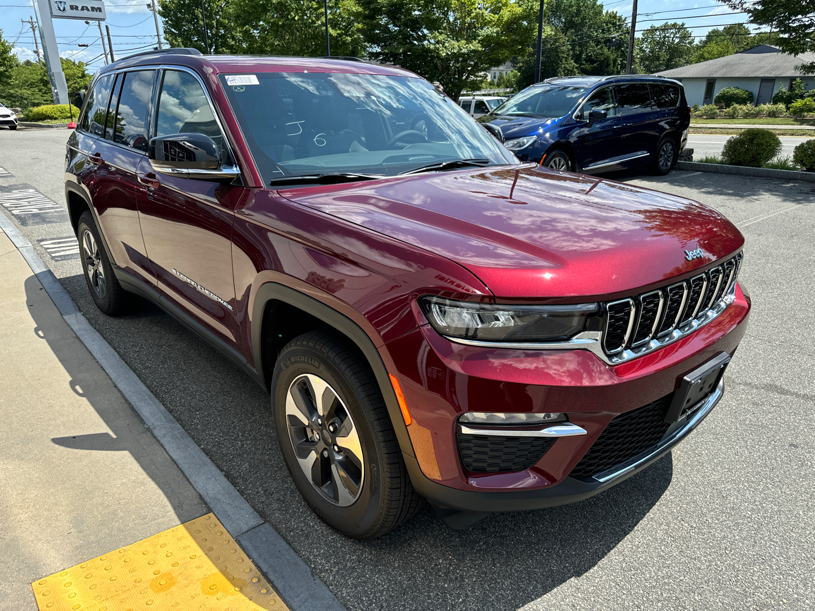 2024 Jeep Grand Cherokee 4xe CHEROKEE 8