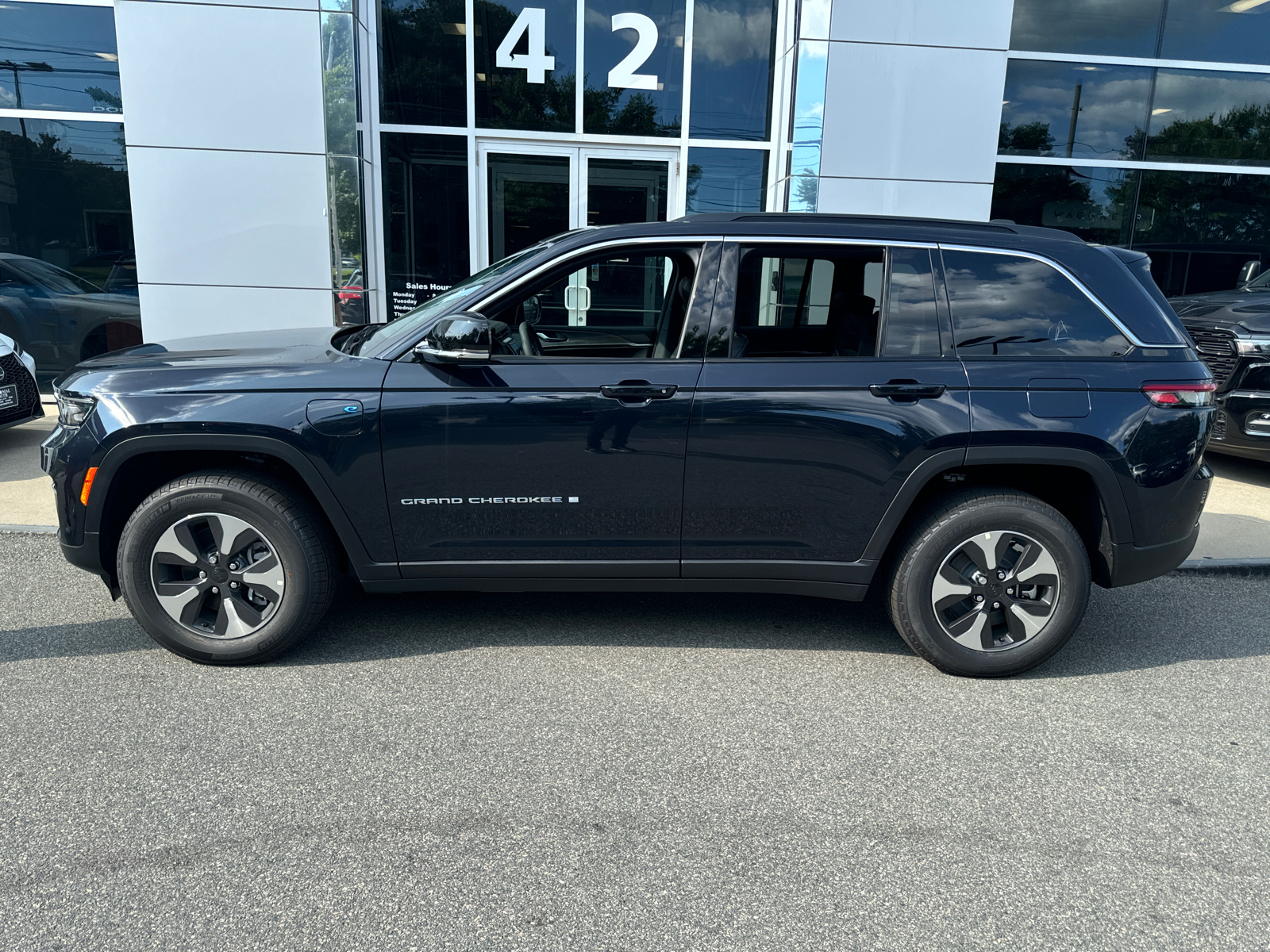 2024 Jeep Grand Cherokee 4xe CHEROKEE 3