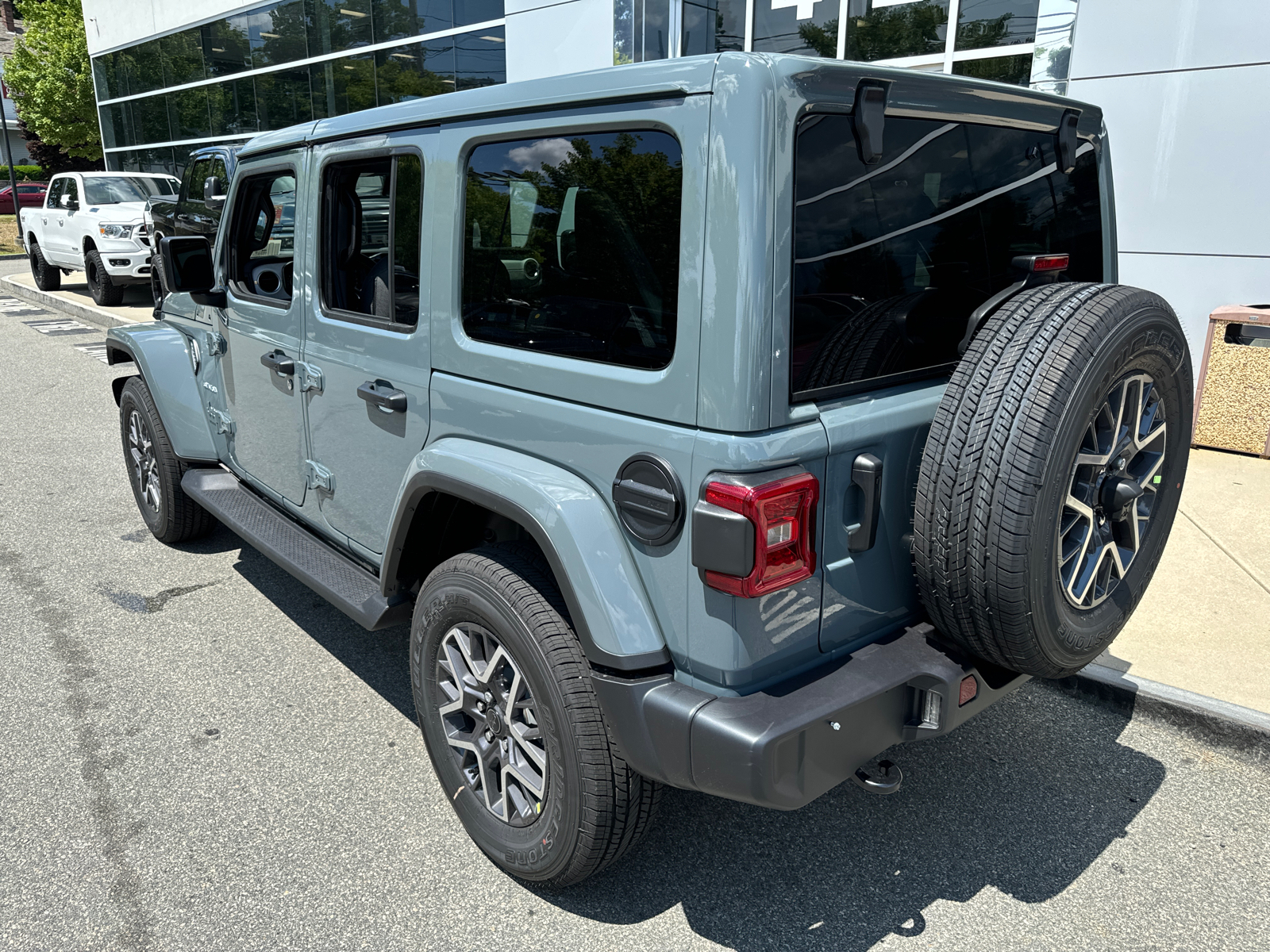 2024 Jeep Wrangler Sahara 4