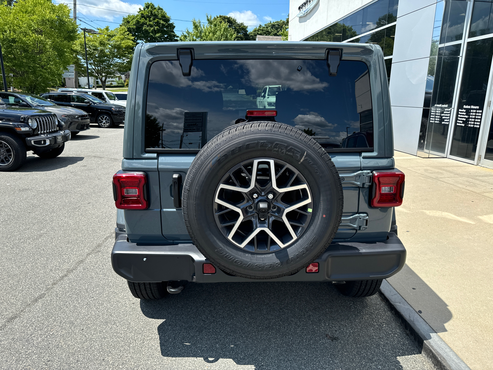 2024 Jeep Wrangler Sahara 5